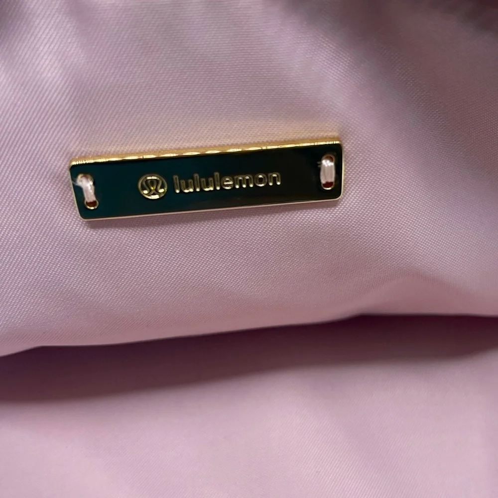 Lululemon All night Festival Bag Vol 5 L in Misty Pink - Picture 11 of 13